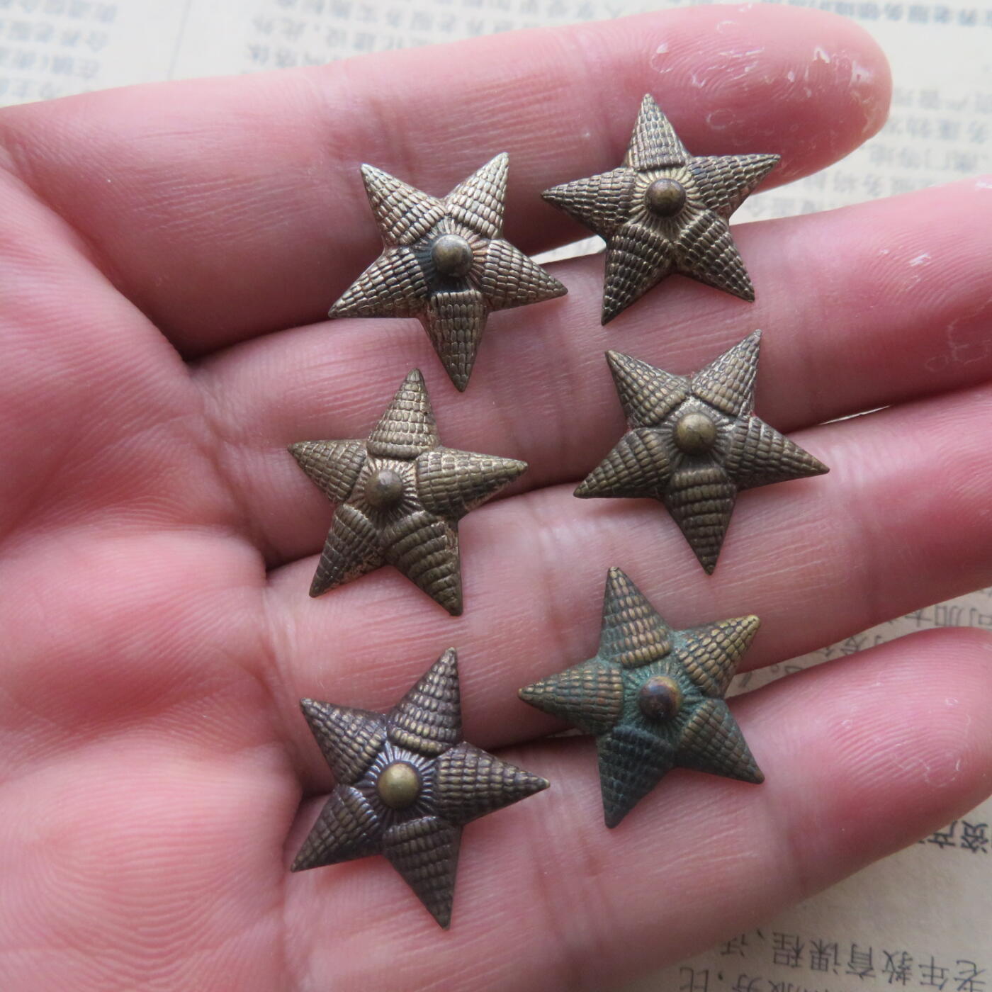40--55校官20mm铜质肩章星星6个一组（其中一个单腿，5个各有一腿有伤）