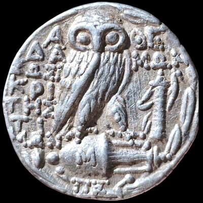顶级极品！ 古希腊阿提卡地区 公元前141/0年 雅典城邦新式雅典娜猫头鹰 四德拉克马大银币  正面为帕特农神庙的雅典娜头像，她头戴饰有飞马珀伽索斯与花卉纹的三重冠阿提卡头盔。