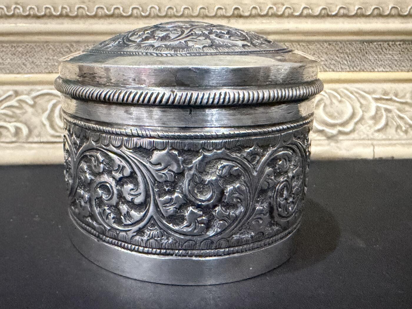 海外回流春节精品专场（一） 法国回流19世纪纯银盒子（6.3cmX5.5cm，98.7g，无银标）