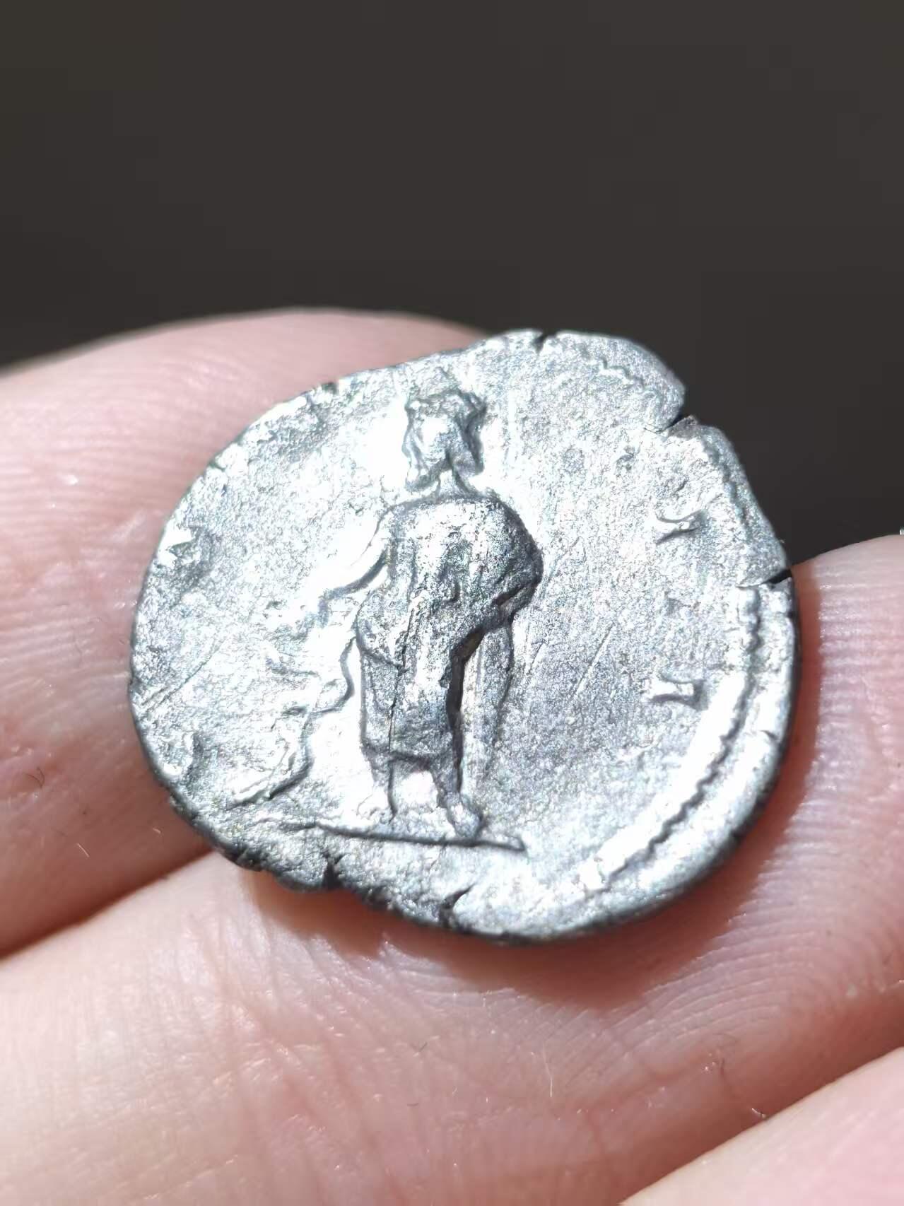 星盘世界钱币二月二十一日初五 世界古典币春节精品大拍 祝各位藏友马年大吉-新年新气象！ 罕见！公元193-195年 克劳狄乌斯·阿尔比努斯 凯撒版 第纳尔银币 罗马帝国将领及皇位争夺者，出生于阿非利加行省哈德鲁迈图姆（今突尼斯苏塞），出身凯奥尼亚家族。