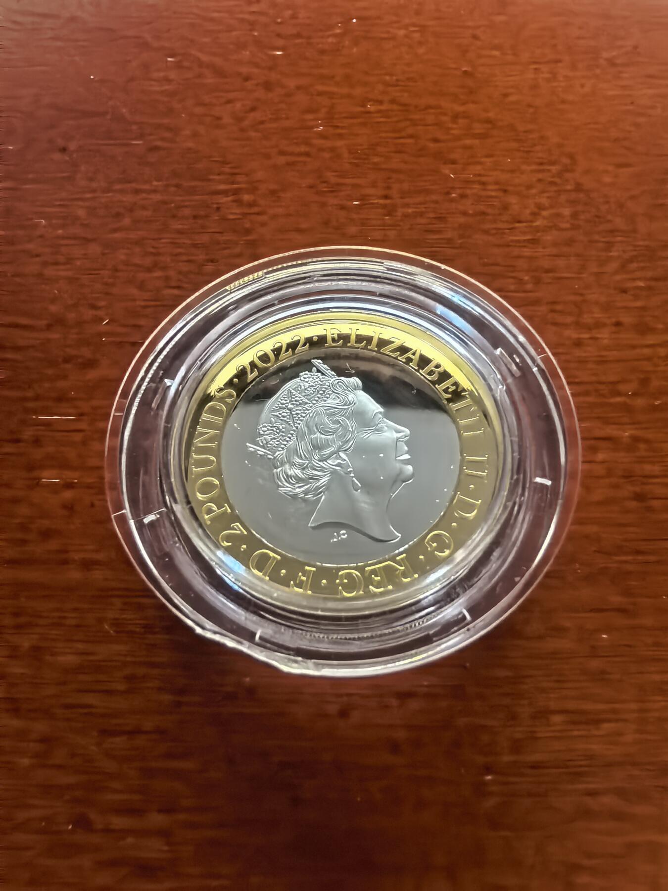 长老汇蛇年精选第一百场拍卖 2022英国足总杯2英镑镀金加厚精制双色银币，24克925银，盒证全，1150枚