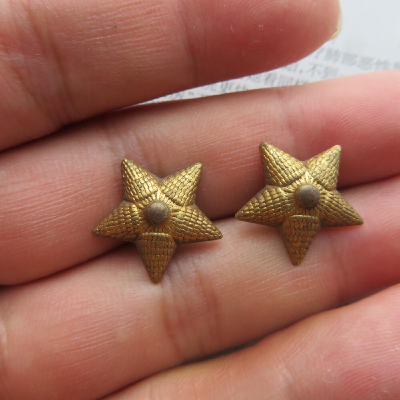 43--18mm技术铜质镀金黄星星2个一组，腿脚完好