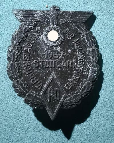 号角文化祝福各位藏友春节大吉马年入好藏 盛世勋华——号角文化勋章邮票专场拍卖第306期    - 德国（1939） 1937年斯图加特第5届海外德国人全国代表大会纪念证章 带厂标 极为少见