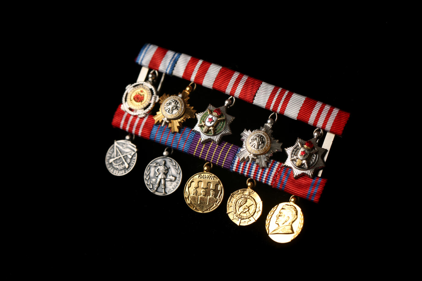 欢庆春节！戎马世界章牌大赏第111期春节大拍 南斯拉夫mini十联略，非常少见的mini大联排