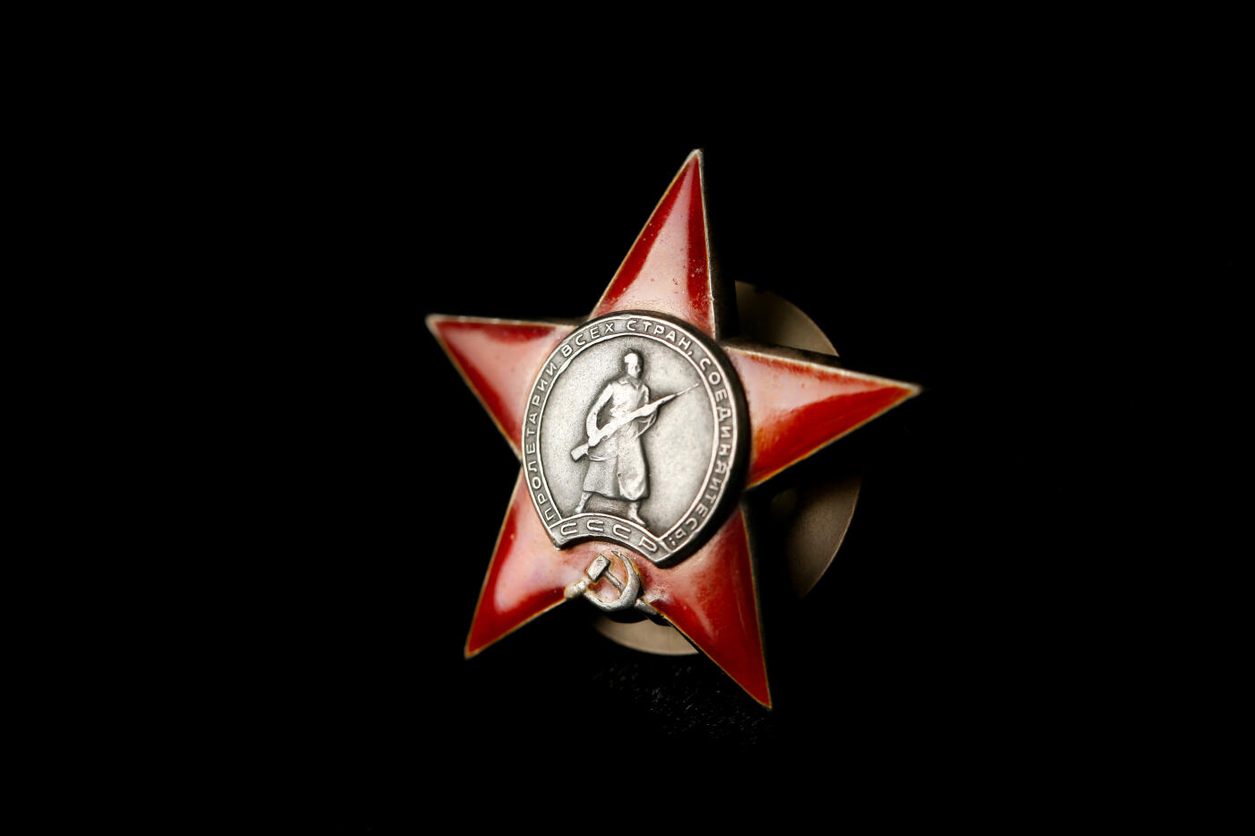 欢庆春节！戎马世界章牌大赏第111期春节大拍 苏联红星勋章，号段1139656，民事想过，得主为“列伊德•维德戈什斯基“公司-“格丹斯克”号轮船船长，因架设桥梁获得，珐琅全补