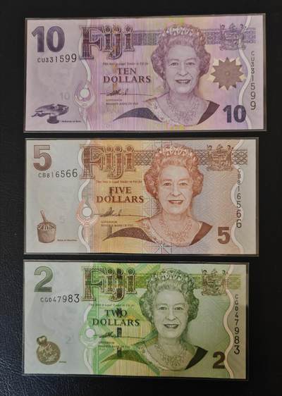 【礼羽收藏】🌏世界钱币拍卖第124期 - （一组1张）【UNC】大洋洲 斐济 2.5.10 大面值是塑料钞