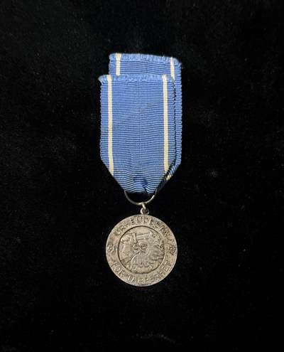 欢庆春节！戎马世界章牌大赏第111期春节大拍 - 芬兰 1941继续战争战功版本一级自由奖章 银制1942银标  12.4克