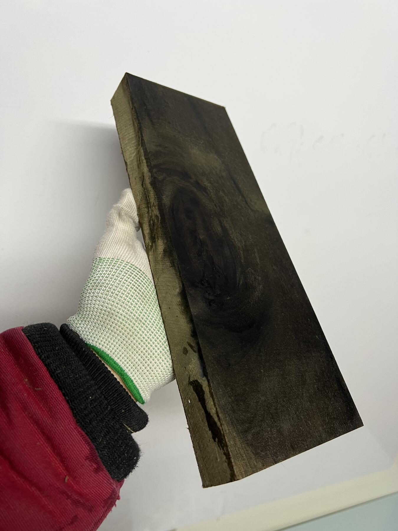 零元拍：NO.12爆满金丝乌木金丝楠 3D炫彩 ，无需打磨就已经金光闪闪。满金丝药香，尺寸约：29.5/11/2.7厚CM。