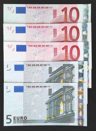世界靓号纸钞第八十二期 - 2签欧元 5欧元两张 10欧元三张 品相如图