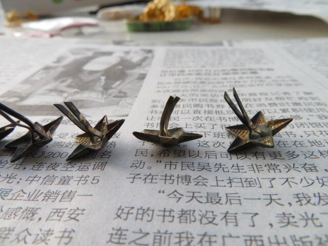 55校尉官、战士通用领章铜质星星6个（別脚完好）