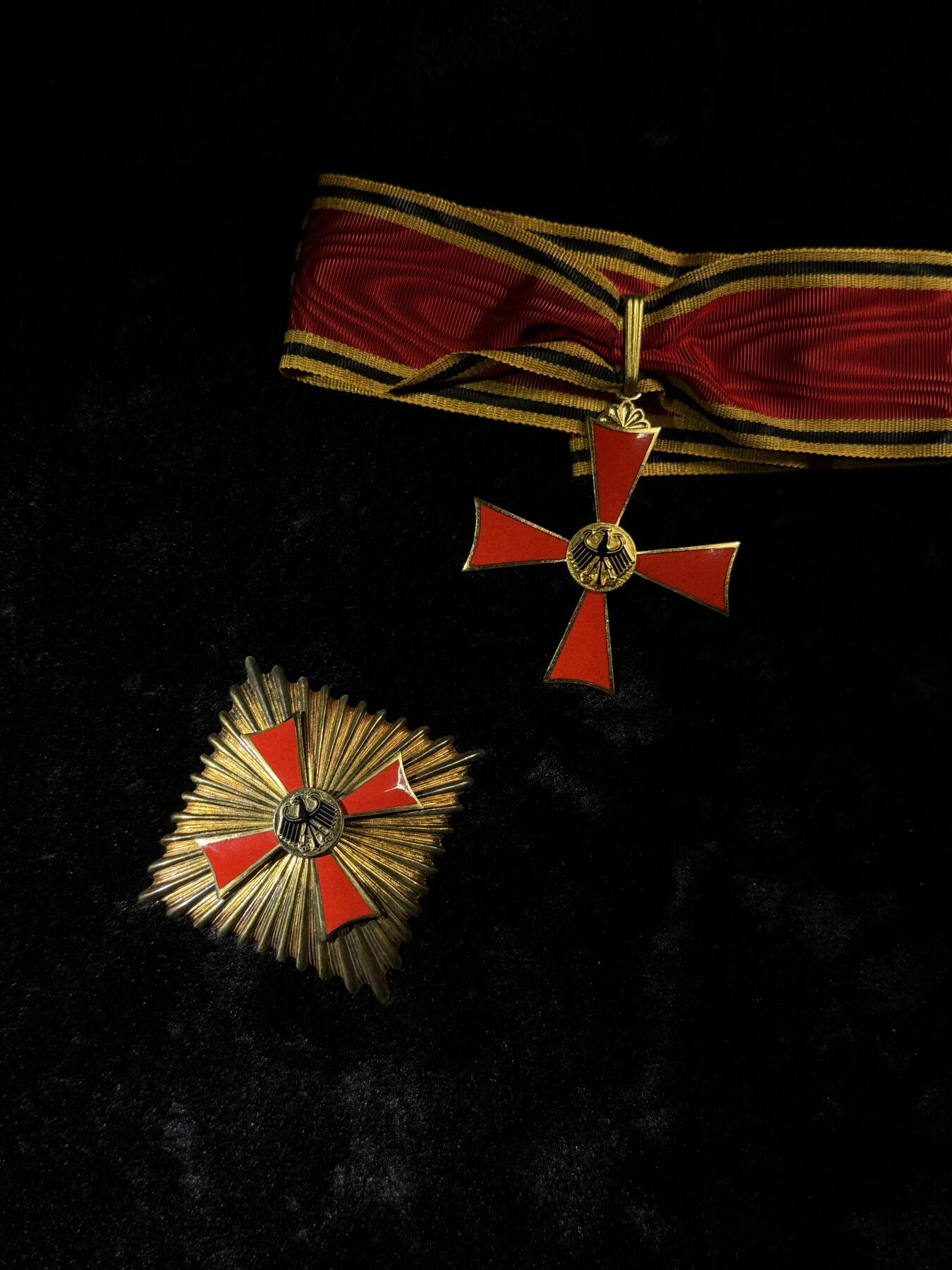 欢庆春节！戎马世界章牌大赏第111期春节大拍 德国联邦十字勋章，大军官级，星芒章银制，SL厂(4厂)早期版本