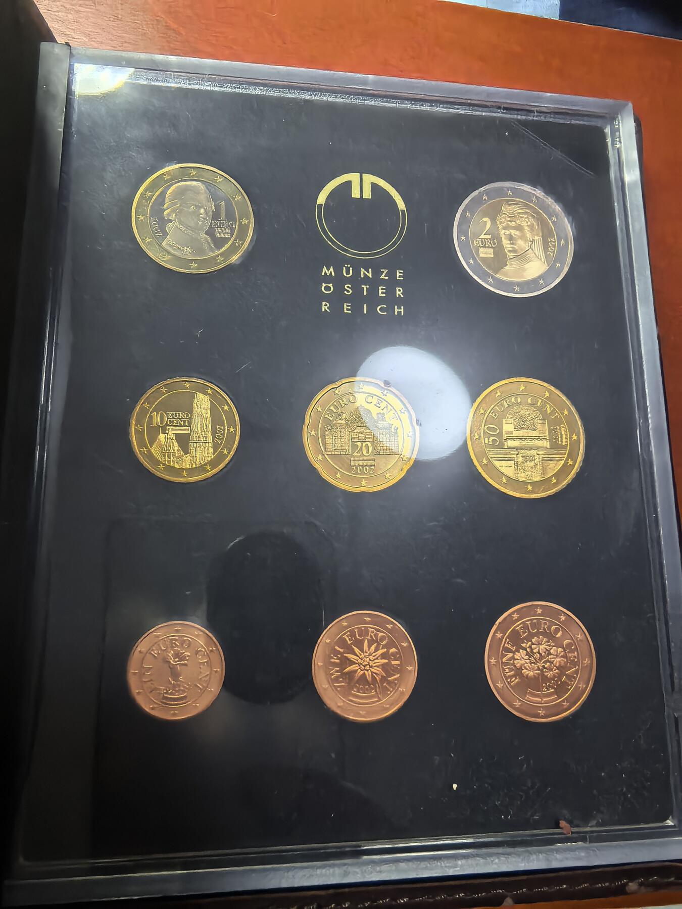 长老汇蛇年精选第一百场拍卖 2002奥地利欧元精制套币8枚，盒证全，1万套，小年，克书485美金