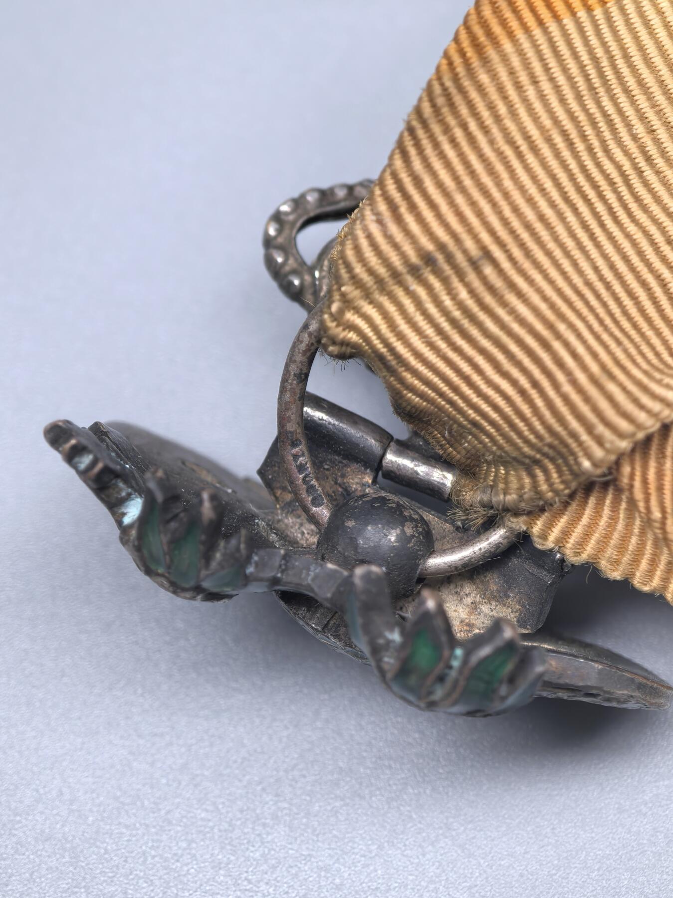 小驴勋章奖章收藏2月22日周日晚六点拍卖（珍爱和平，收藏战争，铭记历史，勿忘国耻，忠党爱国。有偿代拍，送拍规则在简介最后，参拍须阅读规则后再参拍，关系到运费包装发货时效真假辨别等关键信息，拍卖时不再发原图，看大图店主微信码在拍卖店铺介绍里） 法属安南骑士级青龙勋章，绶带后换，红圈珐琅有修补，铜镀银，环打标