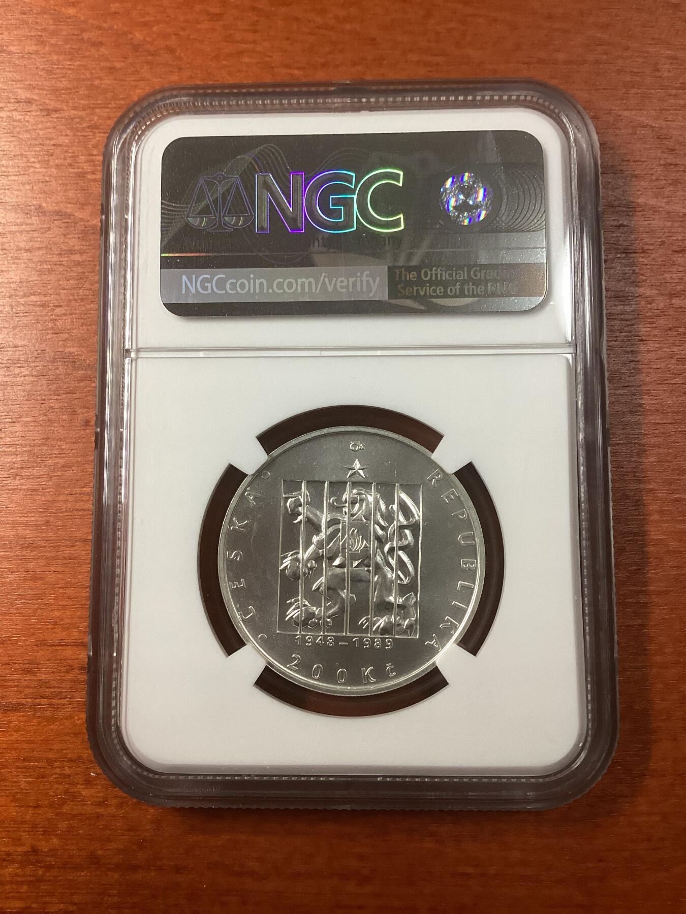 长老汇蛇年精选第一百场拍卖  2014 捷克紫罗兰革命25周年200克朗银币，NGC MS67，唯一冠军，冠军分基本2000元以上