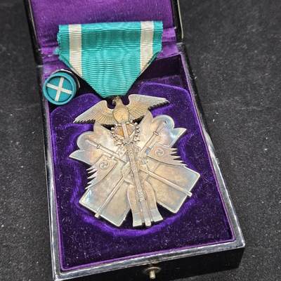 0元起拍勋章 第334期 咸鱼国勋章拍卖专场 2月15日（周日）下午6：00开始 - 原品 战时七级金鵄章 银制带盒略