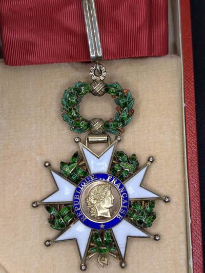 凯旋世界勋赏（第22期新年大拍）（欢迎送拍）（对拍品有疑问请询问客服，不接受到手刀，出价默认拍品品相。请认真阅读拍卖规则！出价默认已认可！）（收到货请录制开箱视频，无视频概不处理问题。） - 法兰西第五共和国指挥官级荣誉军团勋章珠宝版（卷心菜版本））