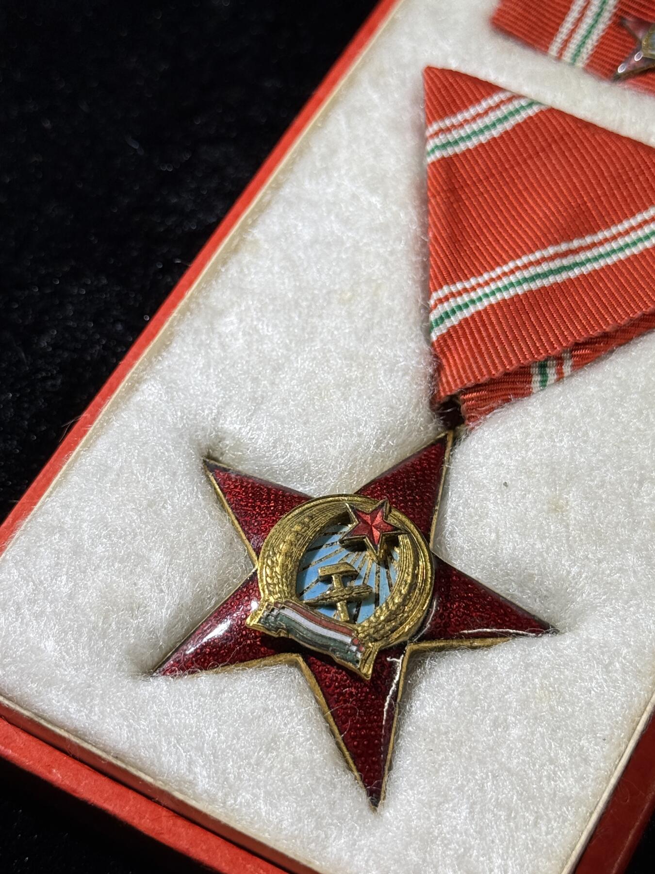 欢庆春节！戎马世界章牌大赏第111期春节大拍 匈牙利金级功勋奖章，使用时期仅在1949～1953，少见，带盒略