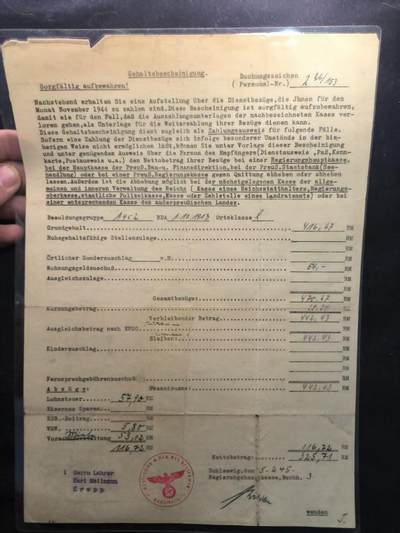 （450件拍品！制服徽章盛宴）罗岚⭐爱藏⭐年前甄选大拍场-店主清仓处理-分享拍场额外现金红包（实体经营） - 1945年纳粹德国教师薪资证明单 此时盟军已攻入德国本土，纳粹政权濒临瓦解。这份薪资证明不仅是一份个人财务记录，更是第三帝国末期社会与行政体系的微观切片