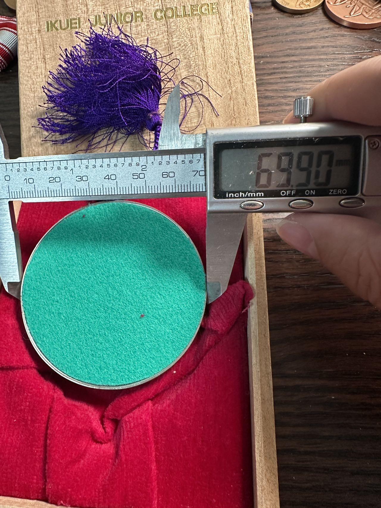 蒂克钱币 -第58场 日本企业章 徽章专场 育英短期大学（Ikuei Junior College）校训正直・純潔・無私・愛 70mm 186g