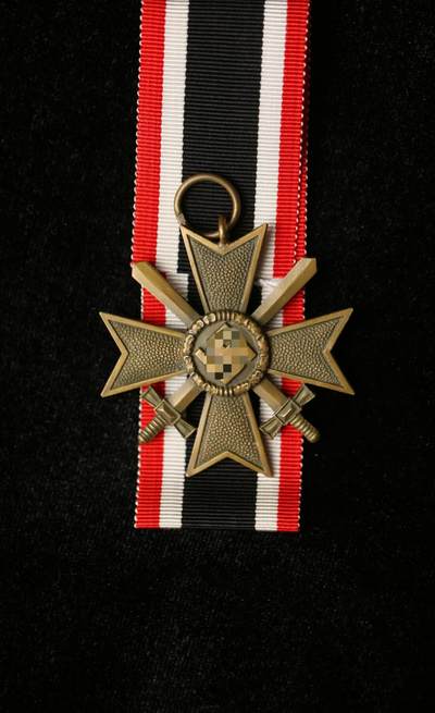 欢庆春节！戎马世界章牌大赏第111期春节大拍 - 德国41标 铜制二级战功十字奖章