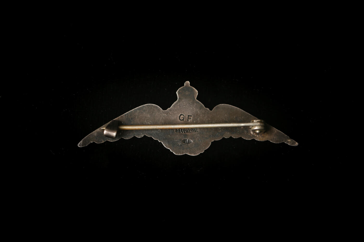 欢庆春节！戎马世界章牌大赏第111期春节大拍 加拿大皇家空军飞行员徽章 银制背打厂标