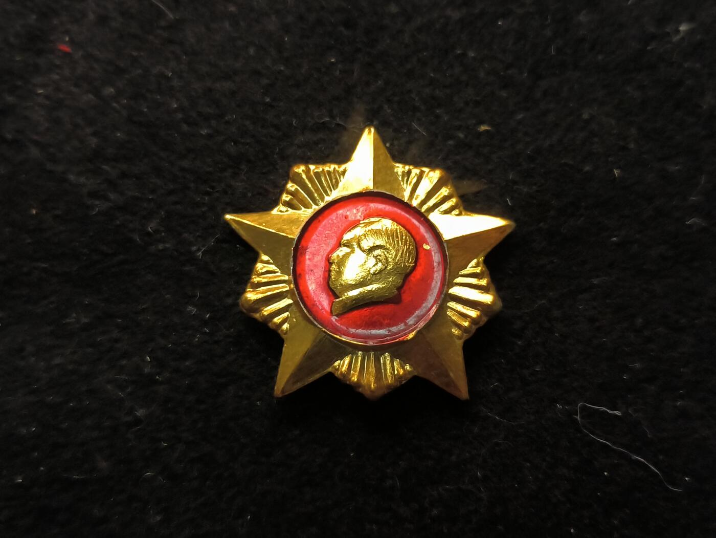 （450件拍品！制服徽章盛宴）罗岚⭐爱藏⭐年前甄选大拍场-店主清仓处理-分享拍场额外现金红包（实体经营） su-M65式时期外文星芒主席像章  非常少见