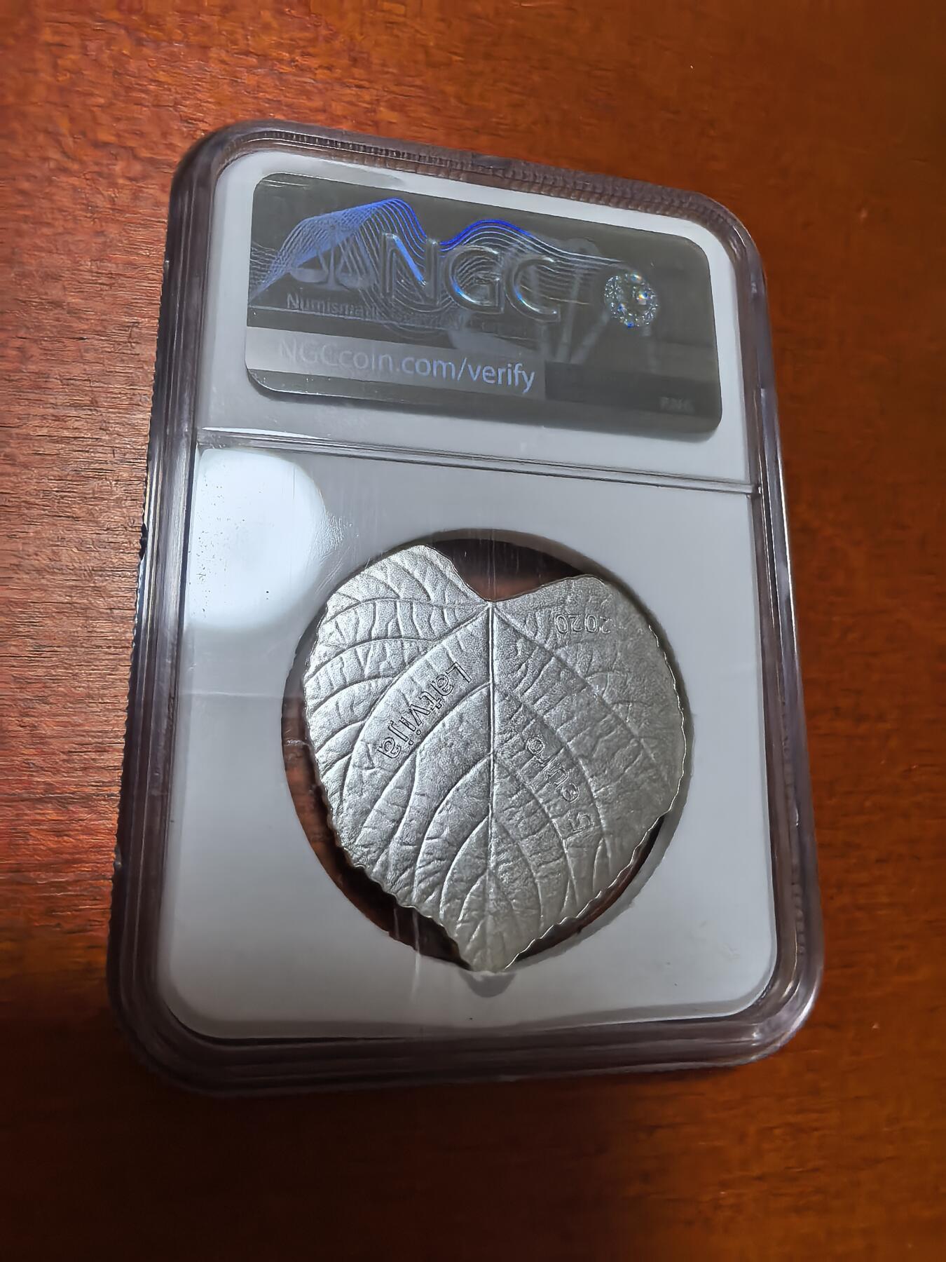 长老汇蛇年精选第一百场拍卖 2020拉脱维亚菩提叶5欧元异形精制银币，NGC PF70，首期，原盒证，5000枚