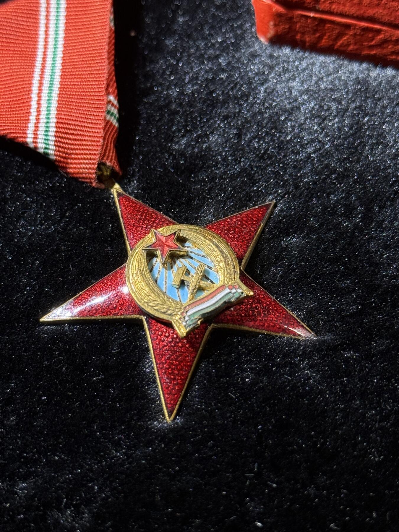 欢庆春节！戎马世界章牌大赏第111期春节大拍 匈牙利金级功勋奖章，使用时期仅在1949～1953，少见，带盒略