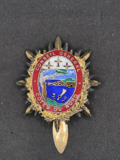 凯旋世界勋赏（持续上新中）（第22期新年大拍）（欢迎送拍）（对拍品有疑问请询问客服，不接受到手刀，出价默认拍品品相。请认真阅读拍卖规则！出价默认已认可！）（收到货请录制开箱视频，无视频概不处理问题。） - 布列塔尼大区北部省议会证章，详情见简介