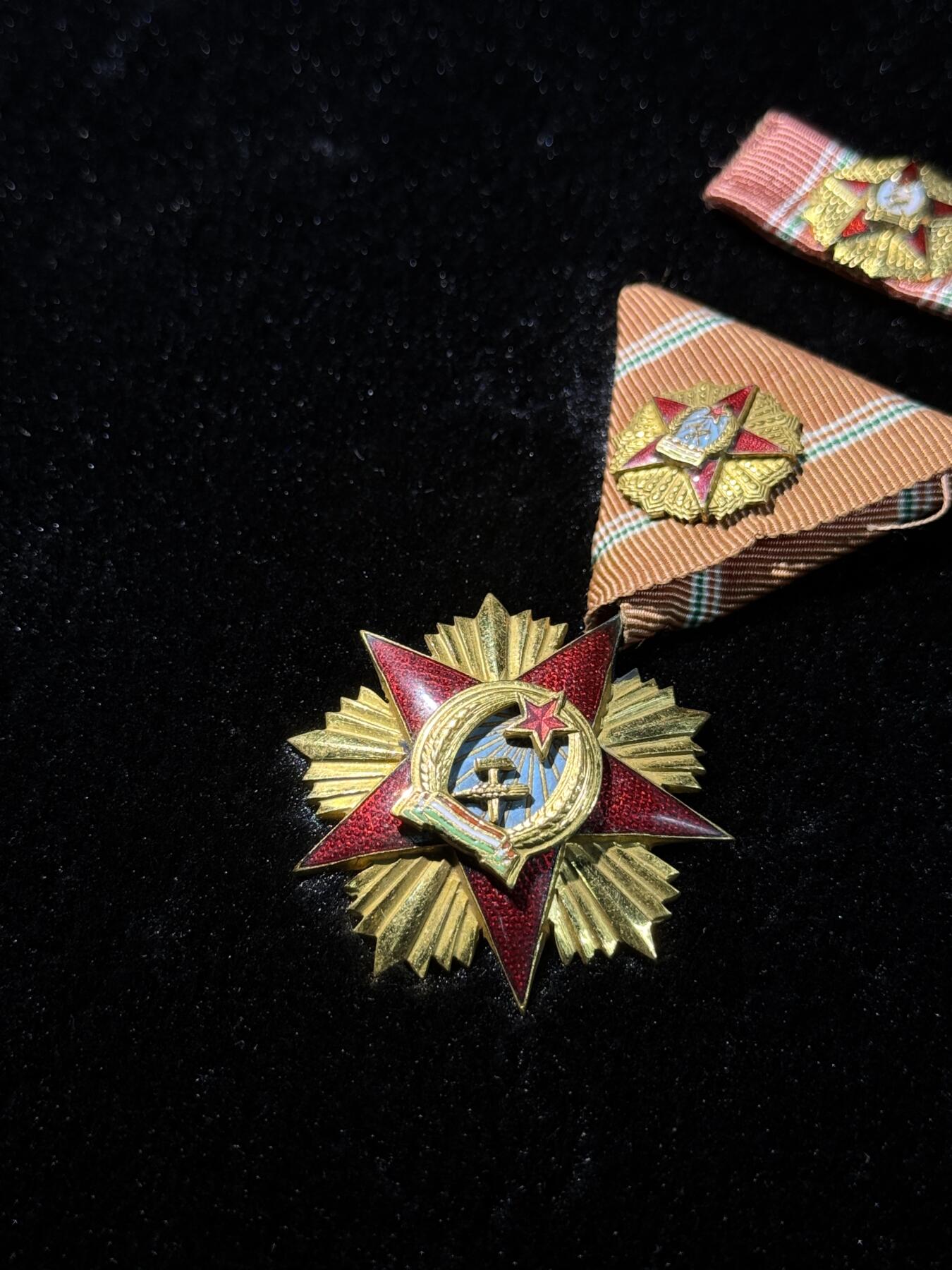 欢庆春节！戎马世界章牌大赏第111期春节大拍 匈牙利二级功勋勋章挂章，带mini章，授予时期1949～1953，匈牙利高级勋赏，非常少见