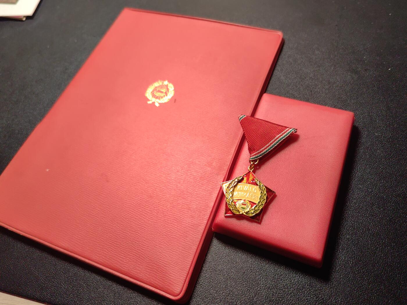 靖甫拍卖第四场 匈牙利劳动优秀奖章带原盒大小证