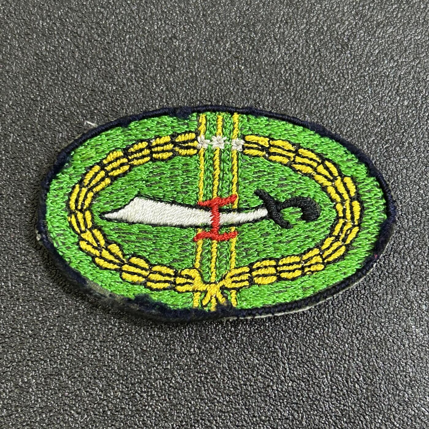 西秦中古拍卖第七十七期 2026马年新春专场 本场拍品年初九发出 菲律宾武装力量臂章 早期版本