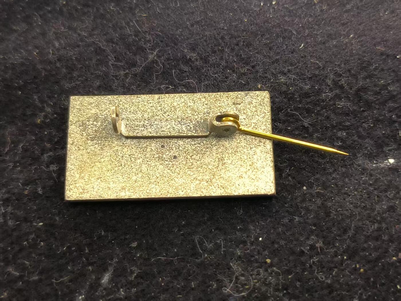 （450件拍品！制服徽章盛宴）罗岚⭐爱藏⭐年前甄选大拍场-店主清仓处理-分享拍场额外现金红包（实体经营） 民主德国人民阵线（预备党组织）银级奖章 早期热珐琅版本