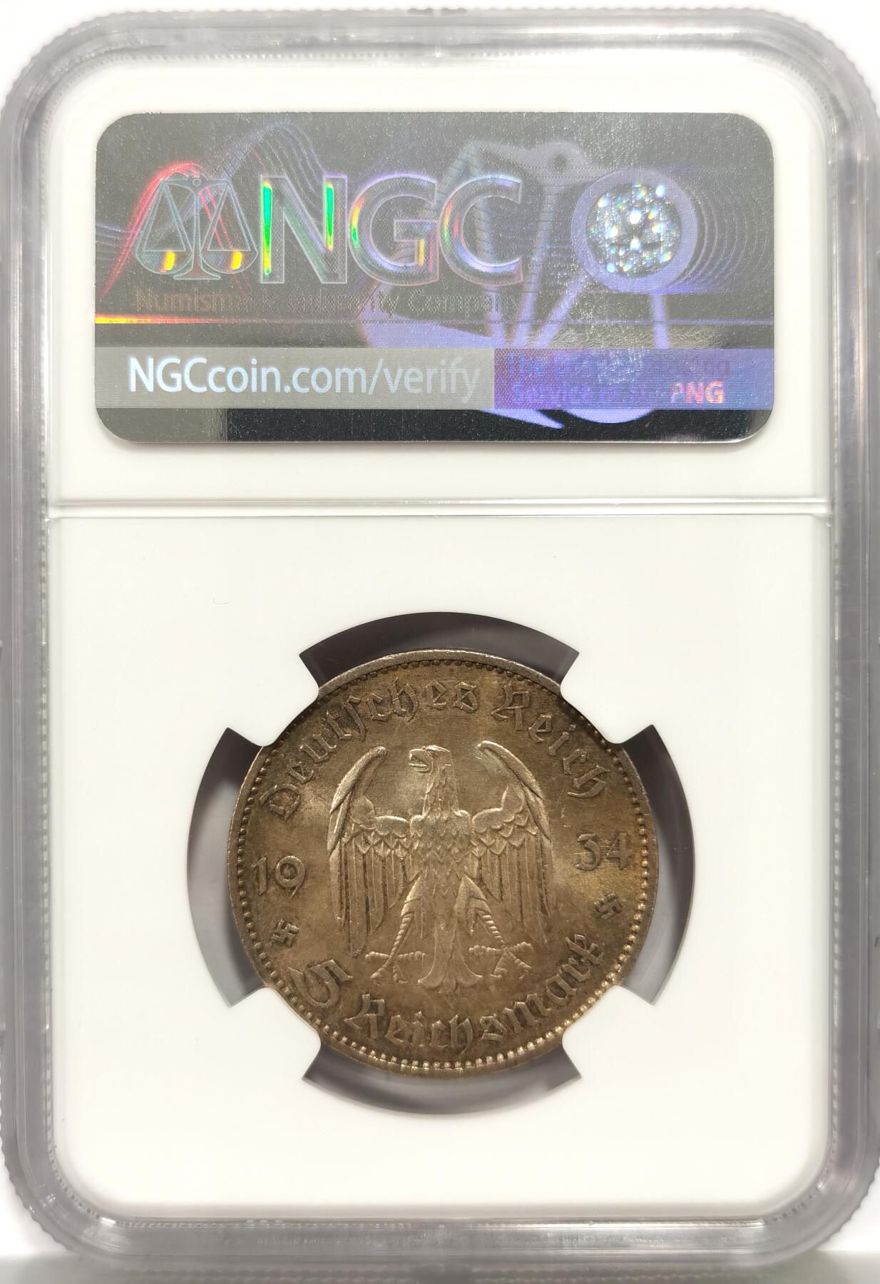博洋堂蛇年收官专场暨第161期（全场包邮） NGC MS64 极美五彩德国1934年加字教堂5马克银币，海量进入流通品种，MS的币本就难觅，更别提带彩64分，上周万国一枚65白币成交价含佣约5150元，这枚五彩64分将会是性价比之王
