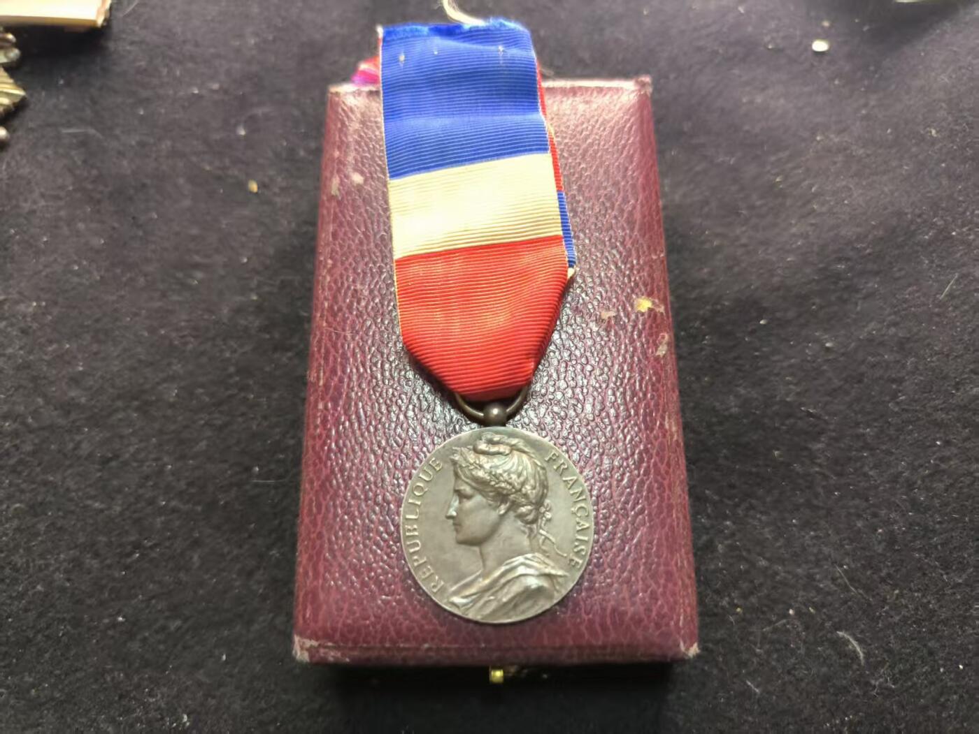 （450件拍品！制服徽章盛宴）罗岚⭐爱藏⭐年前甄选大拍场-店主清仓处理-分享拍场额外现金红包（实体经营） 法兰西第四共和国劳工部银级奖章带盒 银质 银价大涨！