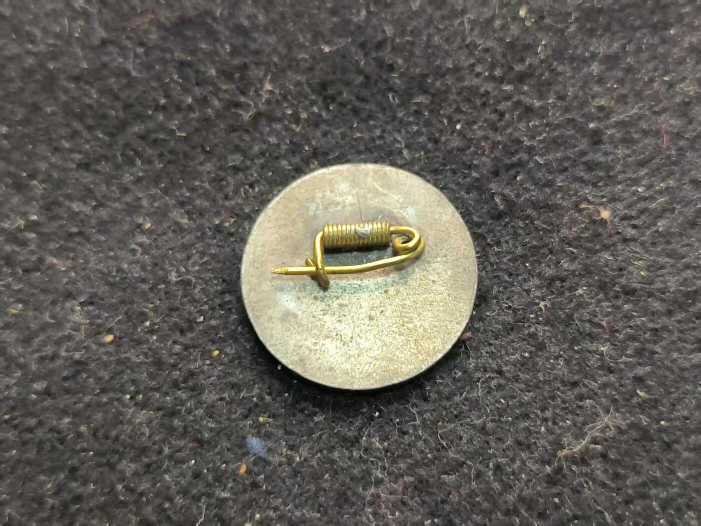 （450件拍品！制服徽章盛宴）罗岚⭐爱藏⭐年前甄选大拍场-店主清仓处理-分享拍场额外现金红包（实体经营） 五十年代解放初-主席像章 非后期铝制  穿55式/青年装等可佩戴 非常典雅