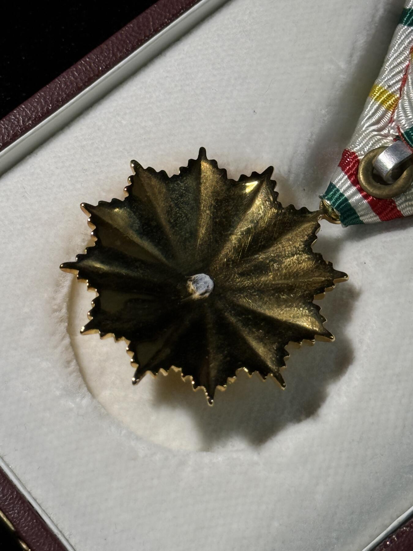 欢庆春节！戎马世界章牌大赏第111期春节大拍 匈牙利金环级（人民）共和国之星勋章，使用时期1984～1990年，带盒略，非常少见