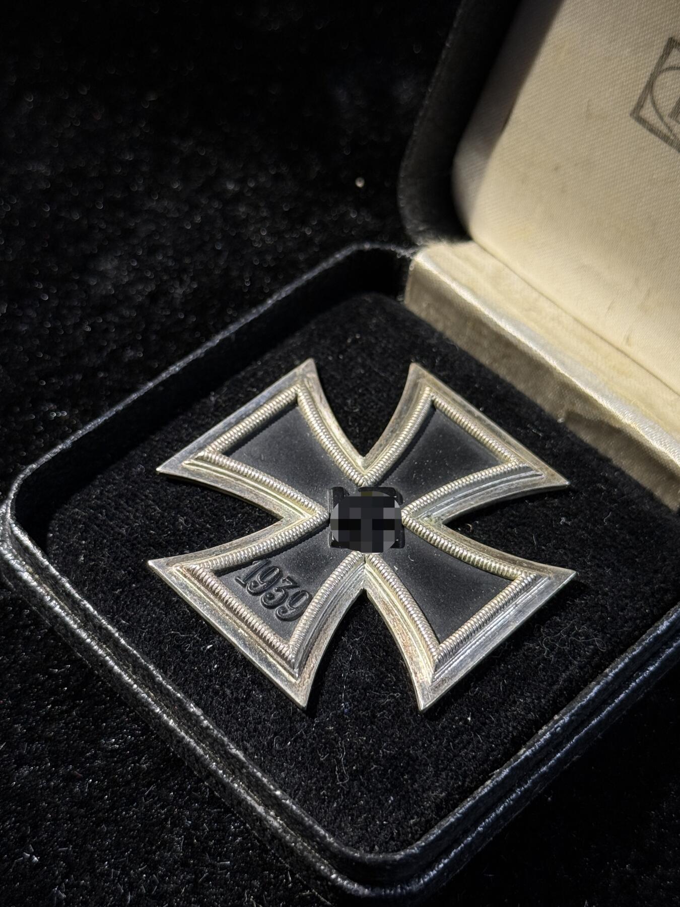 欢庆春节！戎马世界章牌大赏第111期春节大拍 德国二战一级铁十字勋章，L11厂标，带LDO盒