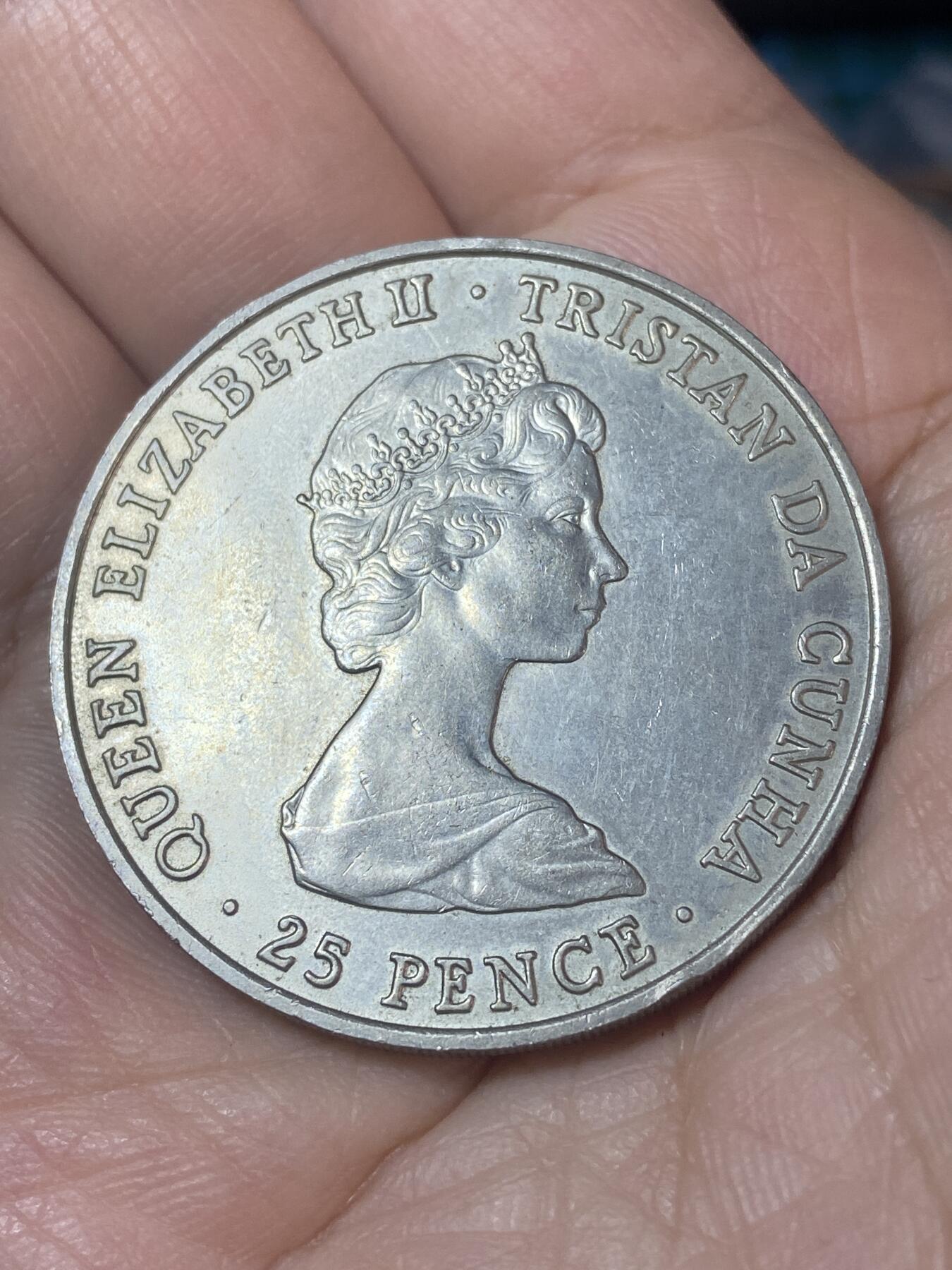 2026年第二十四场(总第一百九十三场）外国好品散币场(免佣金) 英属特里斯坦和达库尼亚1981年25便士克朗型大币(查尔斯王储和戴安娜王妃结婚纪念币)