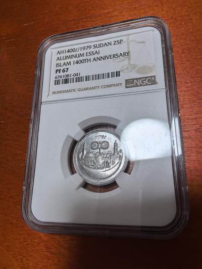 长老汇蛇年精选第一百场拍卖 - 样币！AH1400//1979 苏丹伊斯兰教1400周年25镑铝制纪念精制样币，NGC PF67分，唯一冠军分，裸币过千元