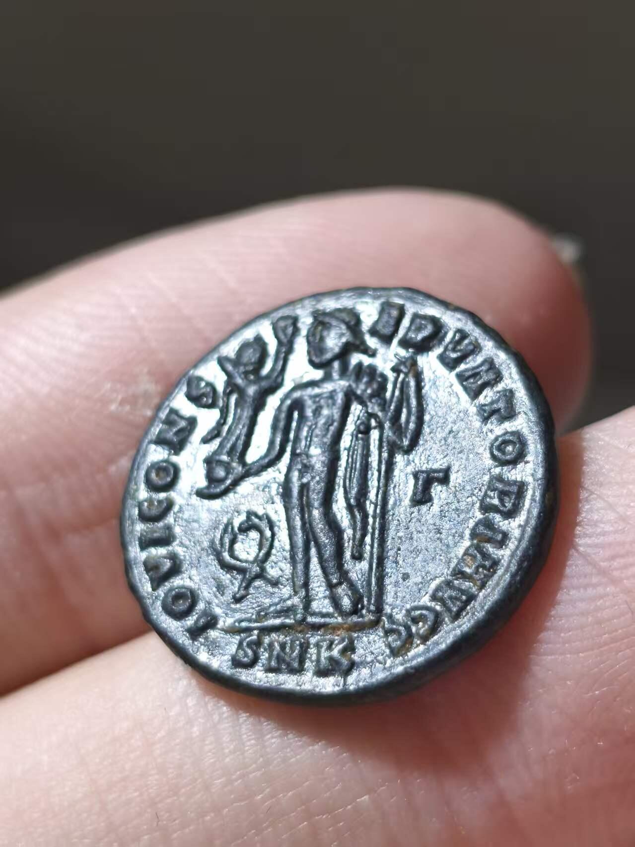 星盘世界钱币二月二十一日初五 世界古典币春节精品大拍 祝各位藏友马年大吉-新年新气象！ 极美品！李锡尼一世（公元308年8月11日-324年9月在位)正面铭文：IMP LICI-NIVS AVG.正面图案：李锡尼二世戴桂冠、着铠甲，呈左向四分之三正面胸像