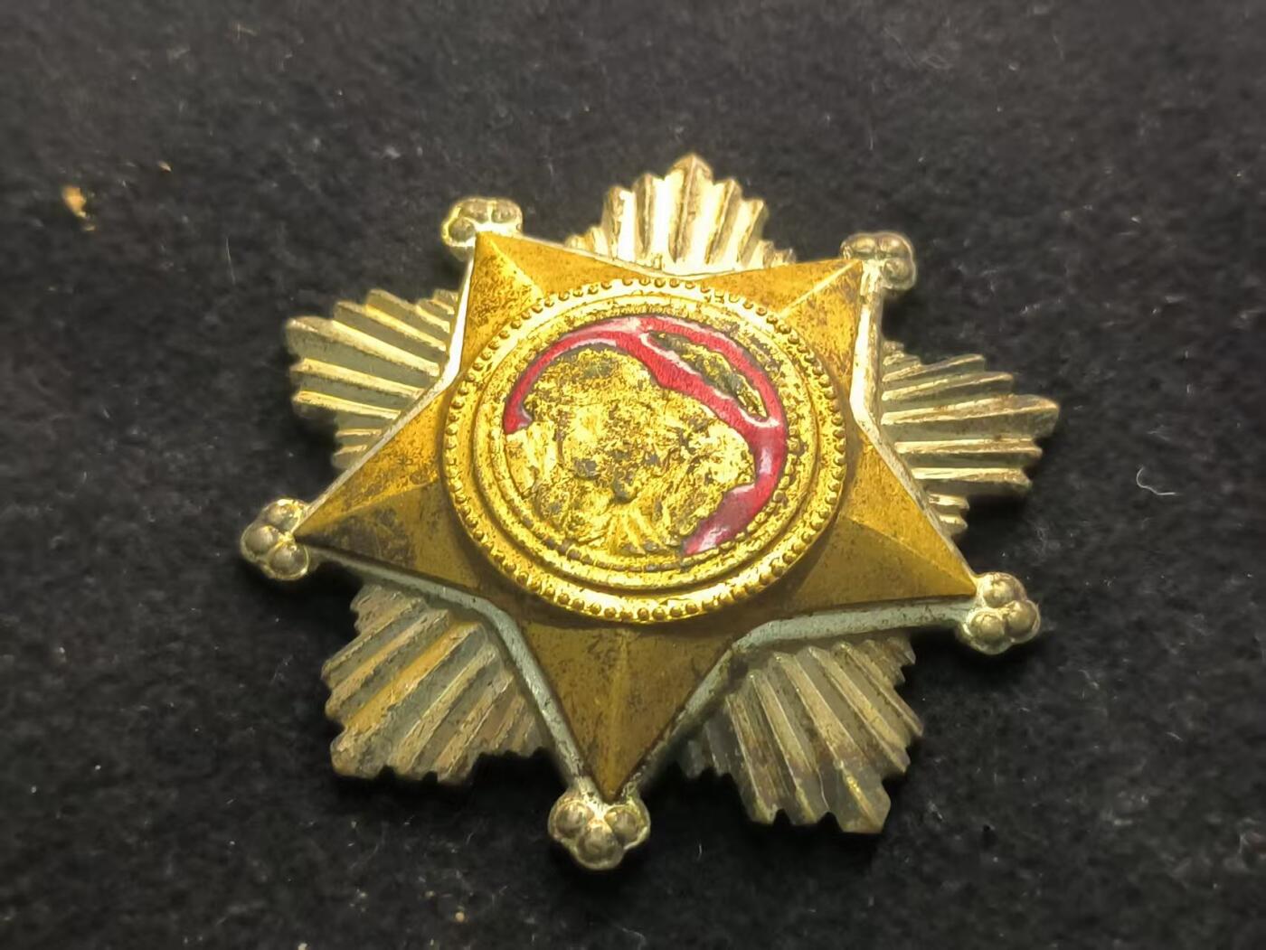 （450件拍品！制服徽章盛宴）罗岚⭐爱藏⭐年前甄选大拍场-店主清仓处理-分享拍场额外现金红包（实体经营） 朝鲜人民民主主义共和国 二级军事服役勋章 好品早期凹版