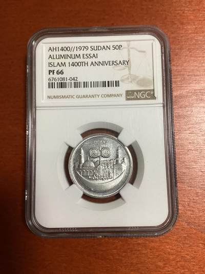 长老汇蛇年精选第一百场拍卖 - 样币！AH1400//1979 苏丹伊斯兰教1400周年50镑铝制纪念精制样币，NGC PF66分，唯一冠军分，这枚数量查不到，裸币过千元，对比MS63分卖了200美元