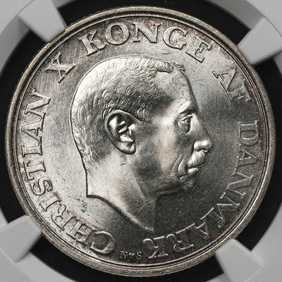 修遠堂世界钱币第105期，马年首拍 - NGC MS65 1945年丹麦国王75岁大寿纪念2克朗银币 重15g，含银80%