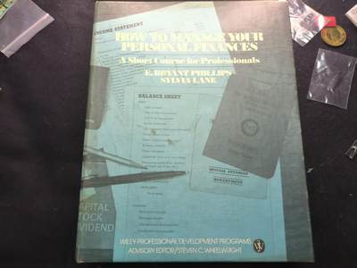（450件拍品！制服徽章盛宴）罗岚⭐爱藏⭐年前甄选大拍场-店主清仓处理-分享拍场额外现金红包（实体经营） - 《How to Manage Your Personal Finances: A Short Course for Professionals》（《如何管理你的个人财务：面向专业人士》）出版于 20 世纪 70-80 年代，是当时美国专业人士进行自我提升和财务规划的重要工具。它将企业财务管理的严谨方法应用于个人理财，这种理念至今仍有很强的指导意义