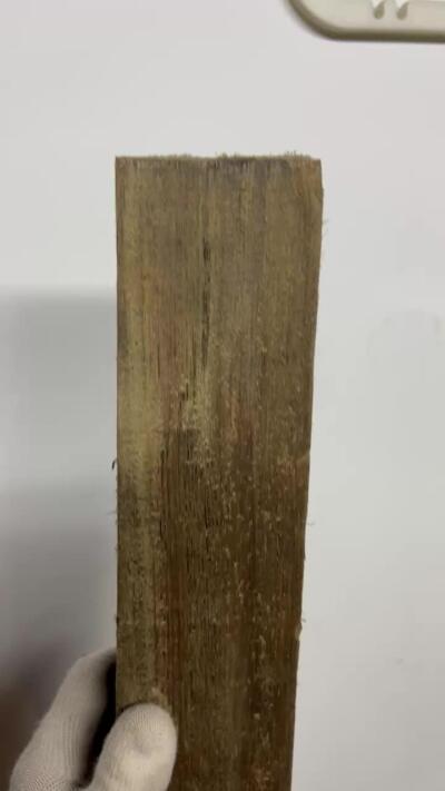 零元拍：NO.3爆满金丝乌木金丝楠 绿幽灵 可做镇尺 切牌子，无需打磨就已经金光闪闪。满金丝药香，尺寸约：42/66/4.8厚CM。