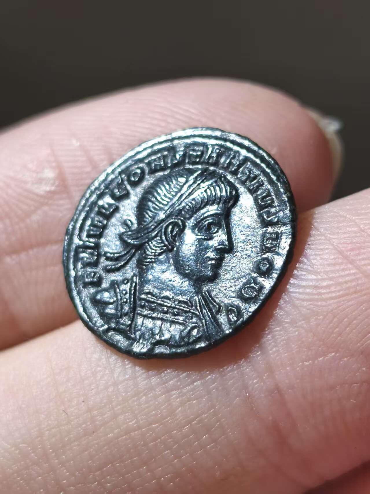 星盘世界钱币二月二十一日初五 世界古典币春节精品大拍 祝各位藏友马年大吉-新年新气象！ 极美品！君士坦提乌斯二世  公元333-335年正面：铭文“FL IVL CONSTANTIVS NOB C”（弗拉维乌斯·尤利乌斯·君士坦提乌斯，尊贵的凯撒）