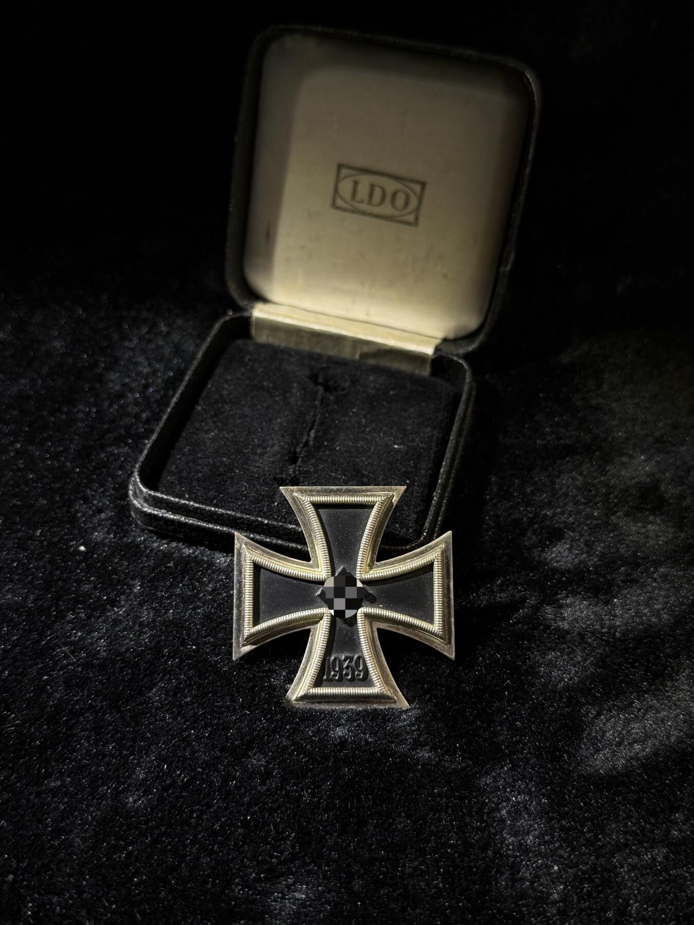 欢庆春节！戎马世界章牌大赏第111期春节大拍 德国二战一级铁十字勋章，L11厂标，带LDO盒