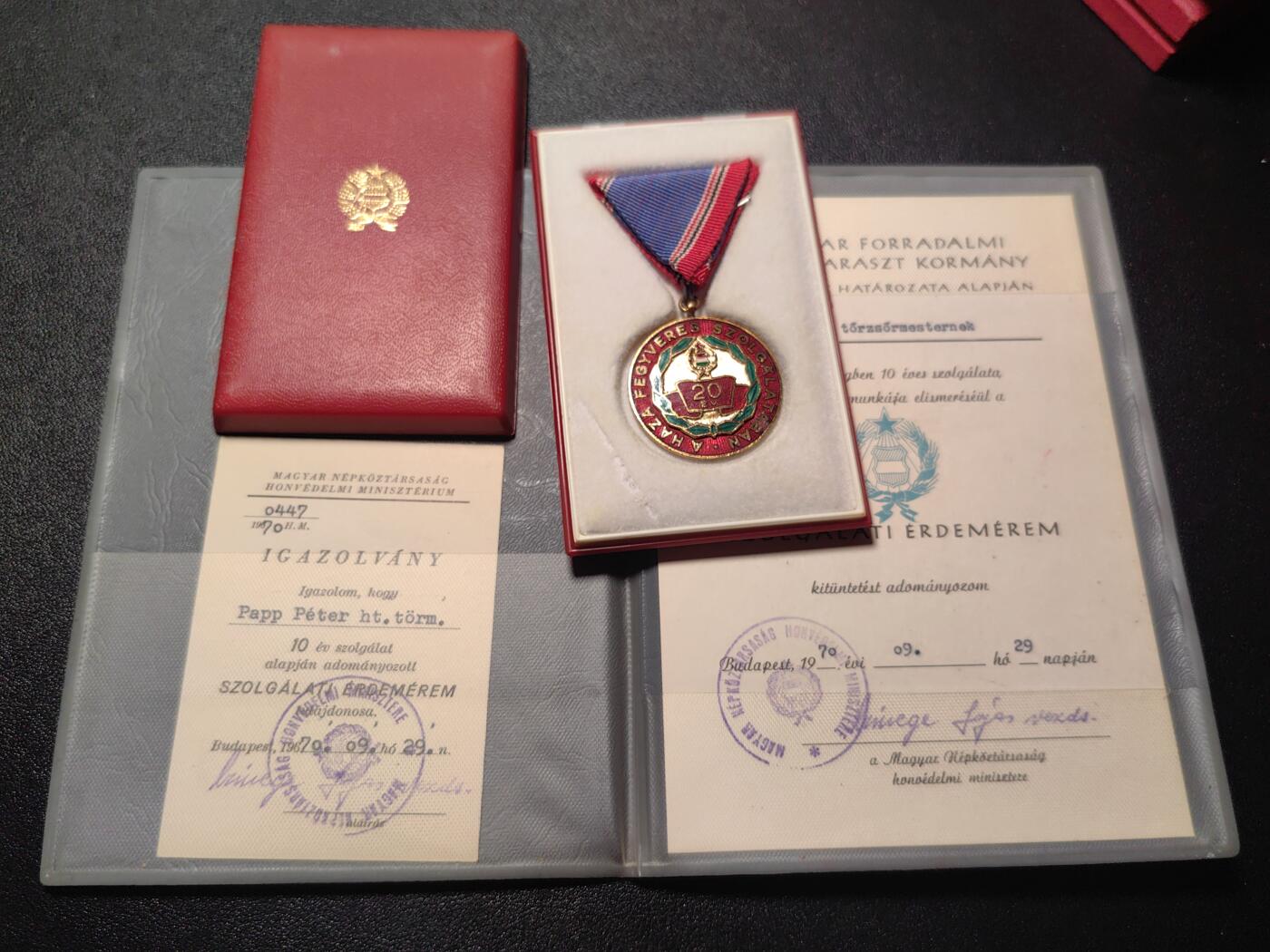 靖甫拍卖第四场 匈牙利人民军20年圆满服役奖章 真珐琅版 原盒带大小证