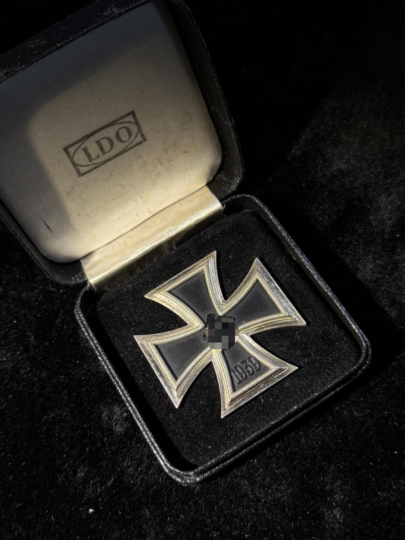 欢庆春节！戎马世界章牌大赏第111期春节大拍 德国二战一级铁十字勋章，L11厂标，带LDO盒